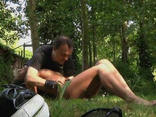 ein junger nymphomaner ging im wald verloren und