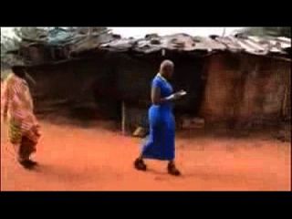 afrikanische mädchen erhielten große natürliche beute afrika