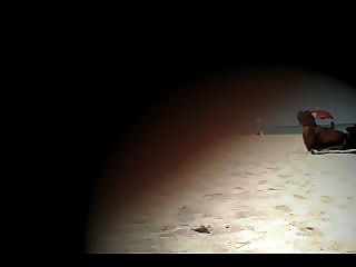 frau wichst fremden am fkk strand