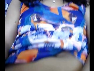 nachbarin 18 zeigte mir ihre schöne muschi und sich im hauskeller versteckt